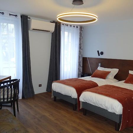 Auberge De La Garenne Saint-Remy-l'Honore Exterior foto